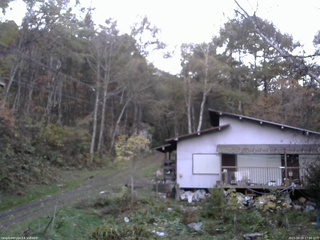 長野県菅平高原 ゆたか山荘 西側(坂上) 2025/10/28 17:00
