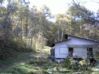 長野県菅平高原 ゆたか山荘 西側(坂上) 2025/10/29 12:45