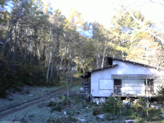 長野県菅平高原 ゆたか山荘 西側(坂上) 2025/10/30 08:00