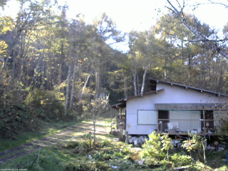 長野県菅平高原 ゆたか山荘 西側(坂上) 2025/10/30 14:00