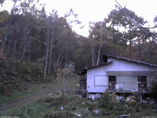 長野県菅平高原 ゆたか山荘 西側(坂上) 2025/10/30 17:00