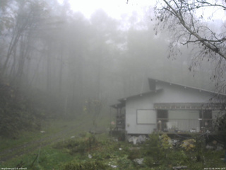 長野県菅平高原 ゆたか山荘 西側(坂上) 2025/11/01 08:45