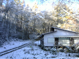 長野県菅平高原 ゆたか山荘 西側(坂上) 2025/11/04 08:00