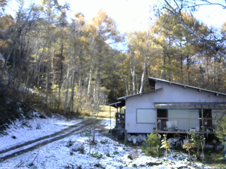 長野県菅平高原 ゆたか山荘 西側(坂上) 2025/11/04 12:45