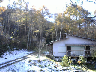 長野県菅平高原 ゆたか山荘 西側(坂上) 2025/11/04 14:00