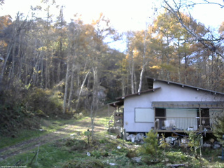 長野県菅平高原 ゆたか山荘 西側(坂上) 2025/11/06 13:45