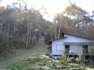 長野県菅平高原 ゆたか山荘 西側(坂上) 2025/11/06 14:00