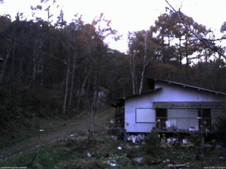 長野県菅平高原 ゆたか山荘 西側(坂上) 2025/11/06 17:00