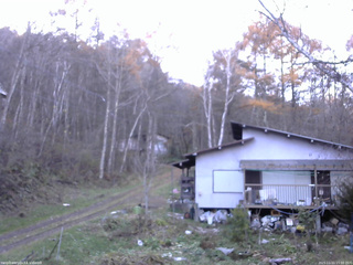 長野県菅平高原 ゆたか山荘 西側(坂上) 2025/11/11 15:00