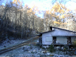 長野県菅平高原 ゆたか山荘 西側(坂上) 2025/11/12 08:15