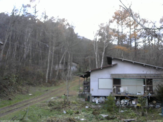 長野県菅平高原 ゆたか山荘 西側(坂上) 2025/11/14 14:15