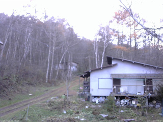 長野県菅平高原 ゆたか山荘 西側(坂上) 2025/11/14 15:00