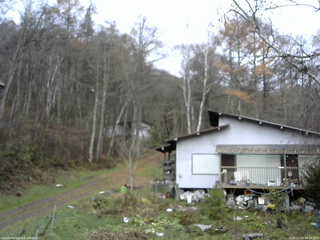 長野県菅平高原 ゆたか山荘 西側(坂上) 2025/11/18 08:45