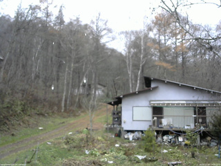 長野県菅平高原 ゆたか山荘 西側(坂上) 2025/11/18 13:00