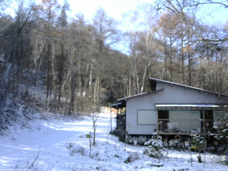 長野県菅平高原 ゆたか山荘 西側(坂上) 2025/11/20 12:30