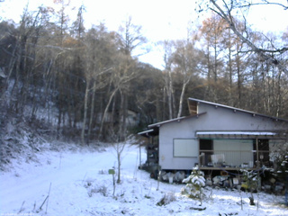長野県菅平高原 ゆたか山荘 西側(坂上) 2025/11/20 13:45