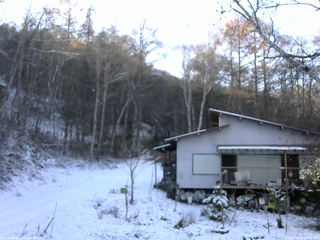 長野県菅平高原 ゆたか山荘 西側(坂上) 2025/11/20 14:00