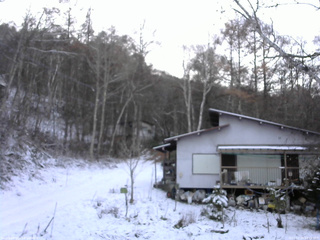 長野県菅平高原 ゆたか山荘 西側(坂上) 2025/11/20 16:15