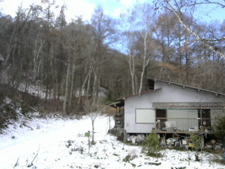 長野県菅平高原 ゆたか山荘 西側(坂上) 2025/11/21 11:45