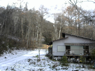 長野県菅平高原 ゆたか山荘 西側(坂上) 2025/11/21 12:45