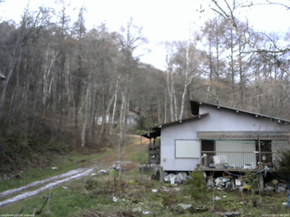 長野県菅平高原 ゆたか山荘 西側(坂上) 2025/11/23 12:00