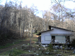 長野県菅平高原 ゆたか山荘 西側(坂上) 2025/12/01 12:00