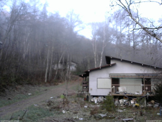 長野県菅平高原 ゆたか山荘 西側(坂上) 2025/12/02 07:00