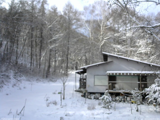 長野県菅平高原 ゆたか山荘 西側(坂上) 2025/12/04 10:45
