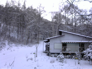 長野県菅平高原 ゆたか山荘 西側(坂上) 2025/12/04 15:45