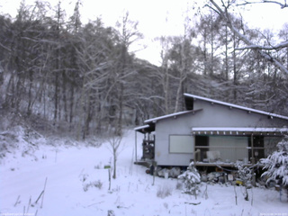 長野県菅平高原 ゆたか山荘 西側(坂上) 2025/12/04 16:00