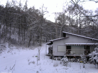 長野県菅平高原 ゆたか山荘 西側(坂上) 2025/12/04 16:30