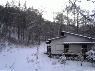 長野県菅平高原 ゆたか山荘 西側(坂上) 2025/12/04 16:45
