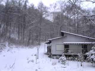 長野県菅平高原 ゆたか山荘 西側(坂上) 2025/12/05 06:45