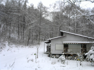 長野県菅平高原 ゆたか山荘 西側(坂上) 2025/12/05 13:00