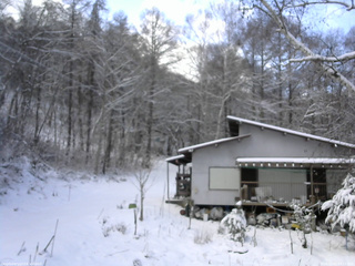 長野県菅平高原 ゆたか山荘 西側(坂上) 2025/12/05 13:15