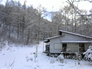 長野県菅平高原 ゆたか山荘 西側(坂上) 2025/12/05 13:30