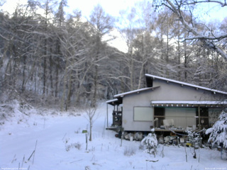 長野県菅平高原 ゆたか山荘 西側(坂上) 2025/12/05 14:00