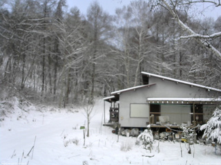 長野県菅平高原 ゆたか山荘 西側(坂上) 2025/12/05 14:30