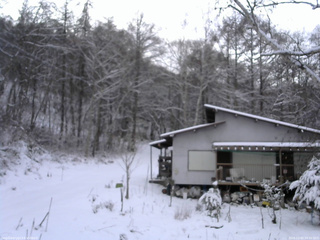 長野県菅平高原 ゆたか山荘 西側(坂上) 2025/12/05 16:30