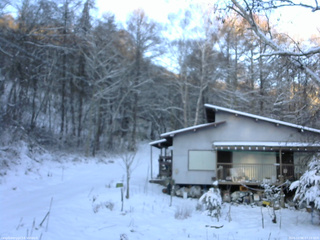 長野県菅平高原 ゆたか山荘 西側(坂上) 2025/12/06 07:15