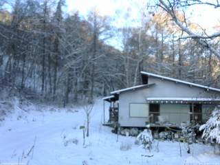 長野県菅平高原 ゆたか山荘 西側(坂上) 2025/12/06 07:30