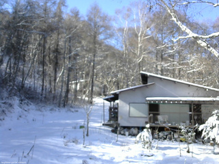 長野県菅平高原 ゆたか山荘 西側(坂上) 2025/12/06 11:15