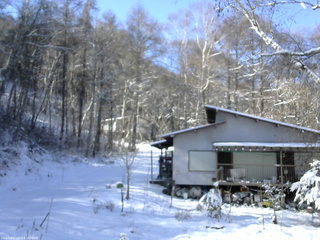 長野県菅平高原 ゆたか山荘 西側(坂上) 2025/12/06 11:30