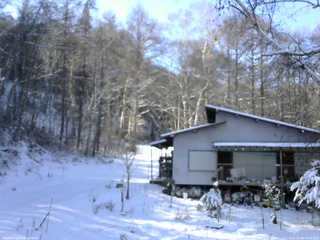 長野県菅平高原 ゆたか山荘 西側(坂上) 2025/12/06 12:45