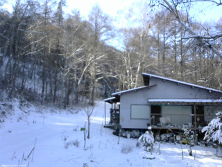 長野県菅平高原 ゆたか山荘 西側(坂上) 2025/12/06 13:15