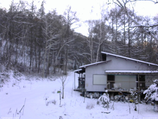 長野県菅平高原 ゆたか山荘 西側(坂上) 2025/12/06 14:30