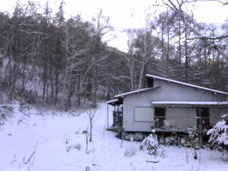 長野県菅平高原 ゆたか山荘 西側(坂上) 2025/12/06 14:45