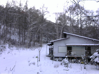 長野県菅平高原 ゆたか山荘 西側(坂上) 2025/12/06 15:30