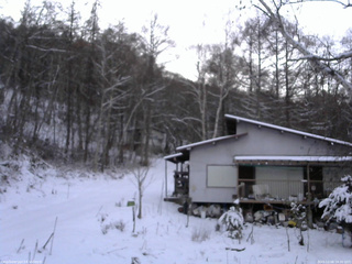 長野県菅平高原 ゆたか山荘 西側(坂上) 2025/12/06 16:30