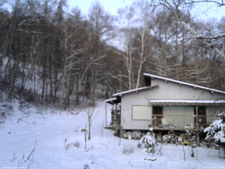 長野県菅平高原 ゆたか山荘 西側(坂上) 2025/12/07 06:30